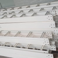 thang cáp điện sơn tĩnh điện màu kem vàng theo yêu cầu